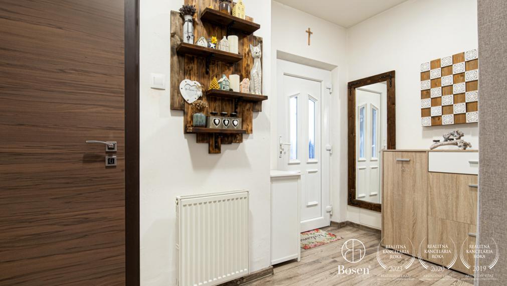 BOSEN | 5i RD s fotovoltikou a dokonalou  záhradou na relax v T. Hradskej