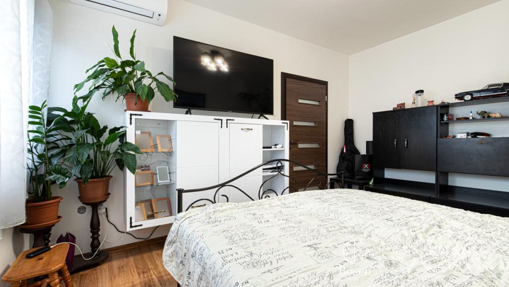 BOSEN | 5i RD s fotovoltikou a dokonalou  záhradou na relax v T. Hradskej