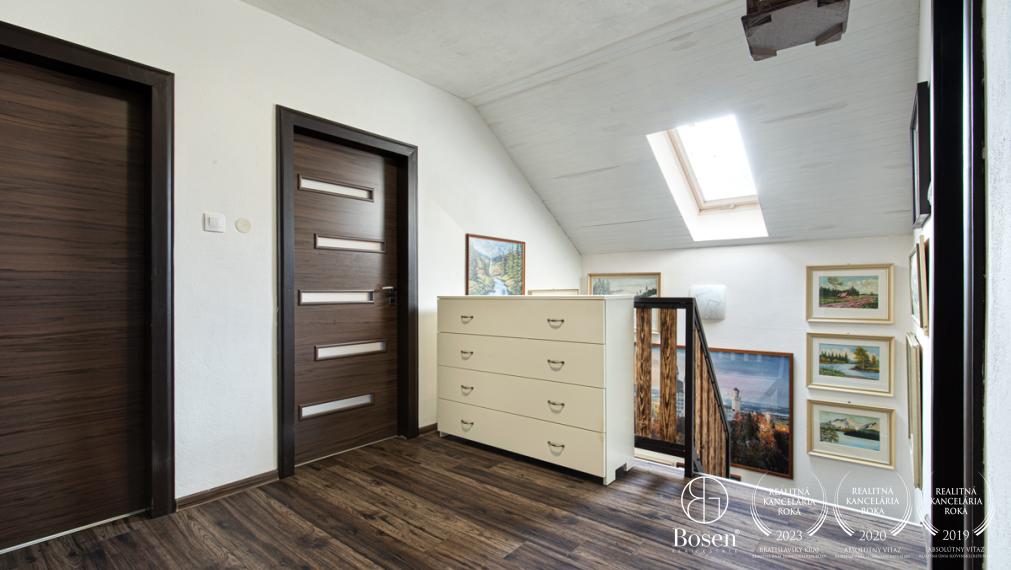 BOSEN | 5i RD s fotovoltikou a dokonalou  záhradou na relax v T. Hradskej