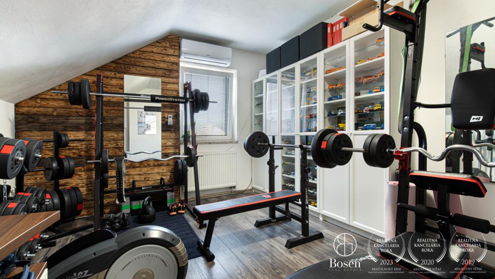 BOSEN | 5i RD s fotovoltikou a dokonalou  záhradou na relax v T. Hradskej