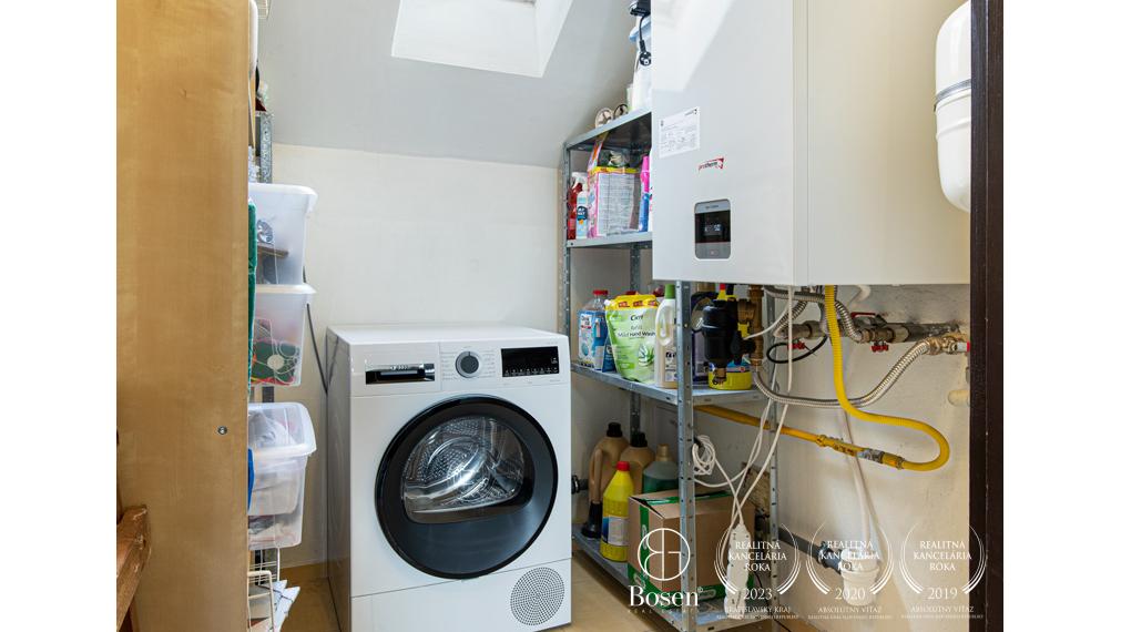 BOSEN | 5i RD s fotovoltikou a dokonalou  záhradou na relax v T. Hradskej