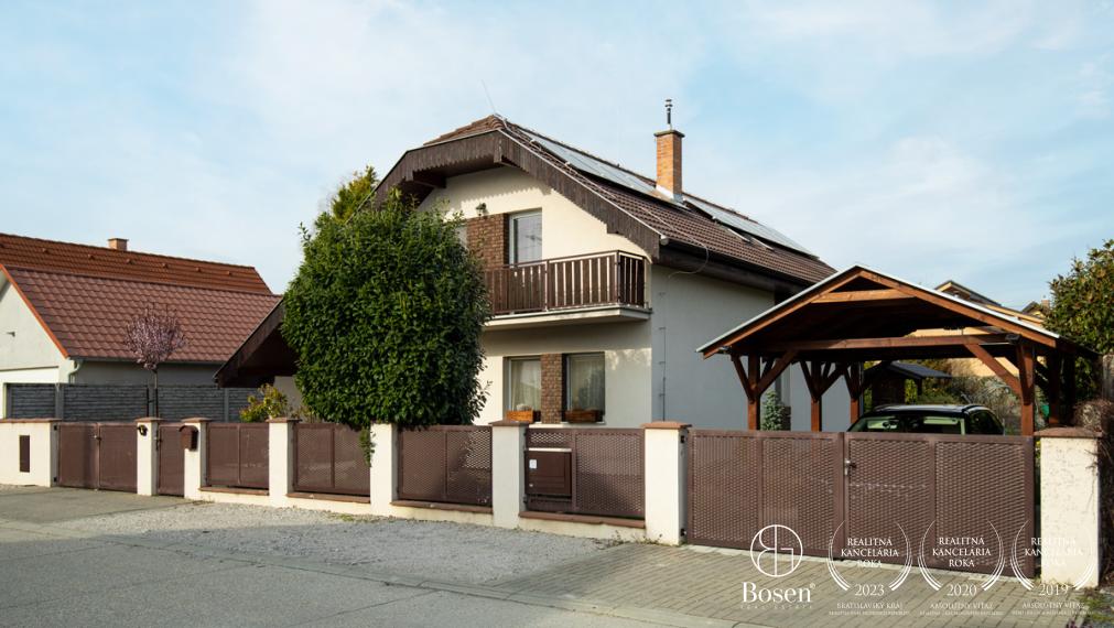 BOSEN | 5i RD s fotovoltikou a dokonalou  záhradou na relax v T. Hradskej