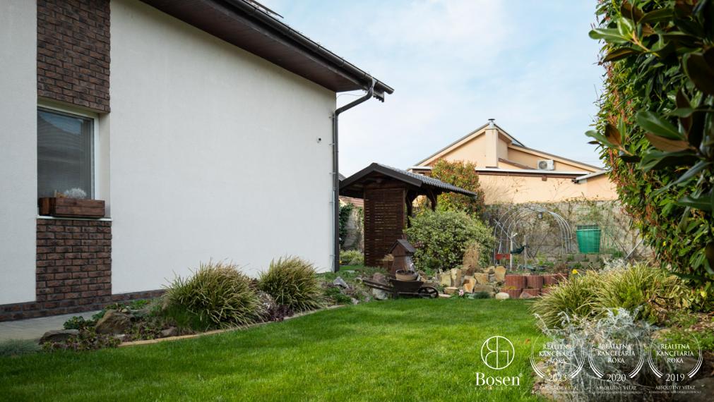 BOSEN | 5i RD s fotovoltikou a dokonalou  záhradou na relax v T. Hradskej