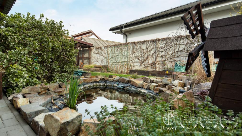 BOSEN | 5i RD s fotovoltikou a dokonalou  záhradou na relax v T. Hradskej
