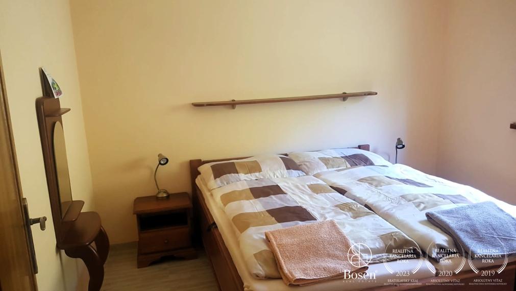 LOYALTERS | Predaj rekreačného domu s veľkým pozemkom, Zvolen – Červený Medokýš