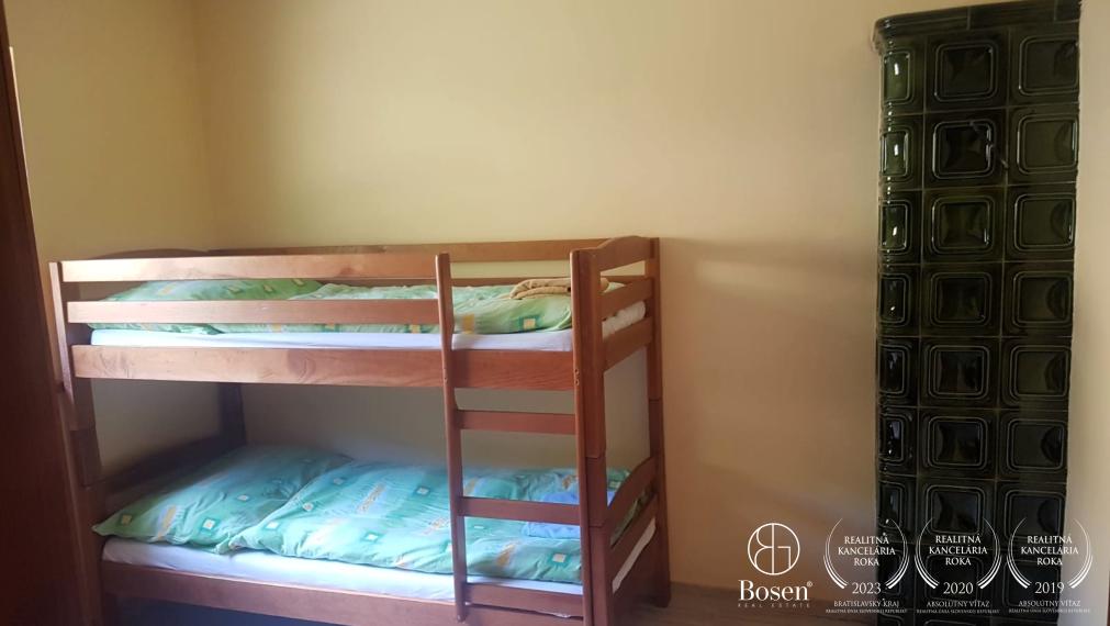 LOYALTERS | Predaj rekreačného domu s veľkým pozemkom, Zvolen – Červený Medokýš