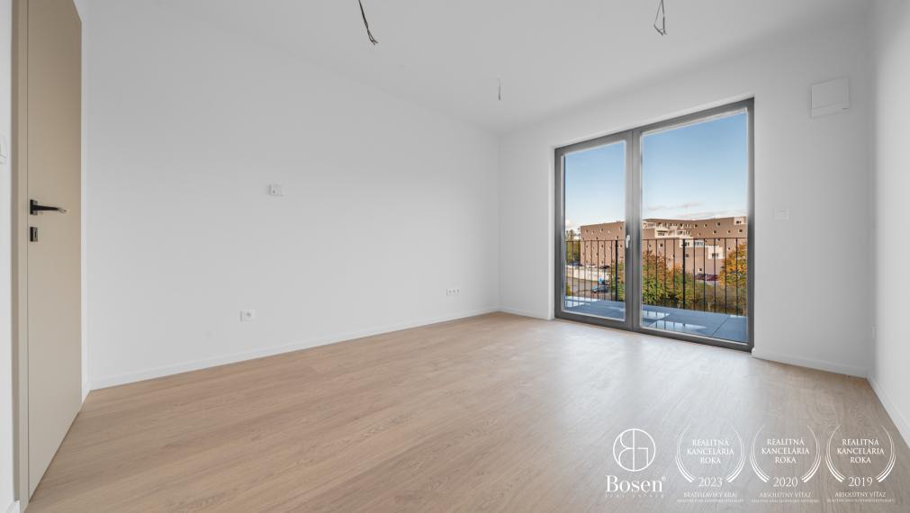 Bosen / 4 izbový byt s terasou a krásnym výhľadom na les