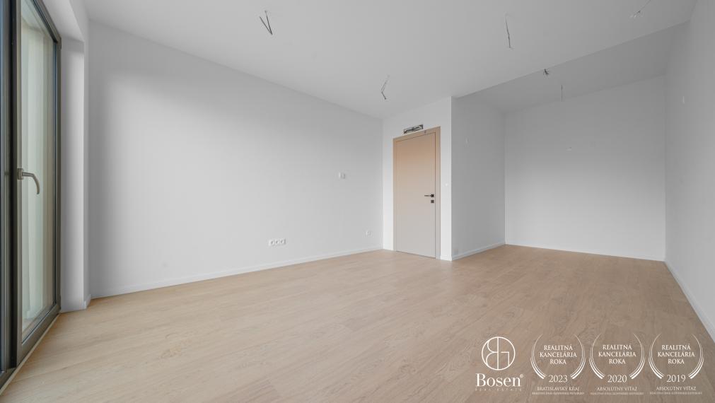 Bosen / 4 izbový byt s terasou a krásnym výhľadom na les