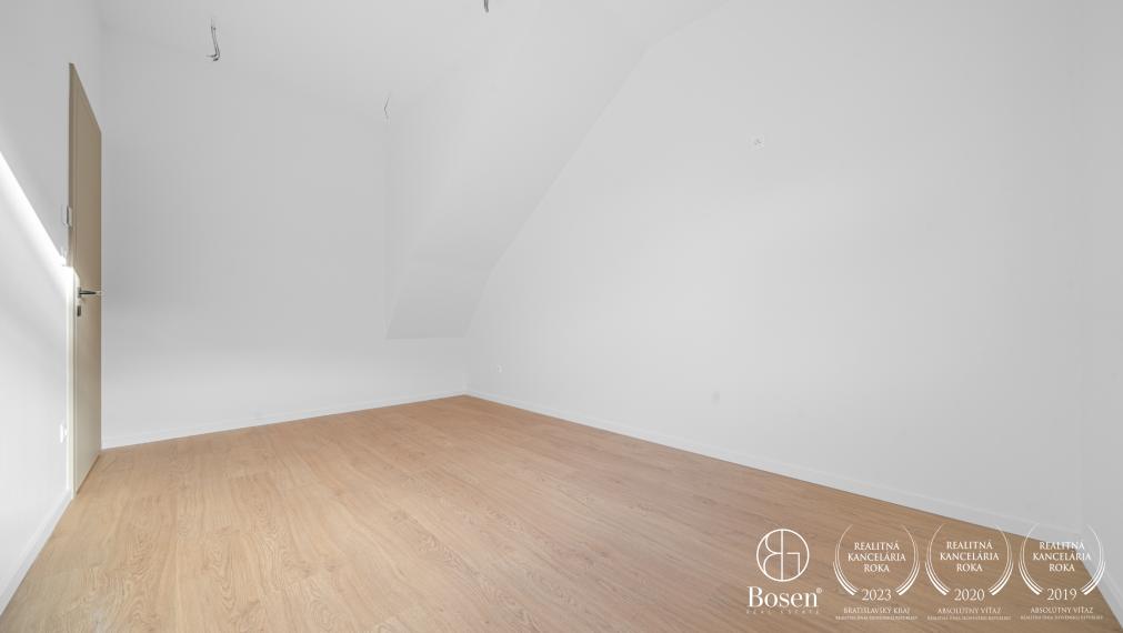 Bosen / 4 izbový byt s terasou a krásnym výhľadom na les