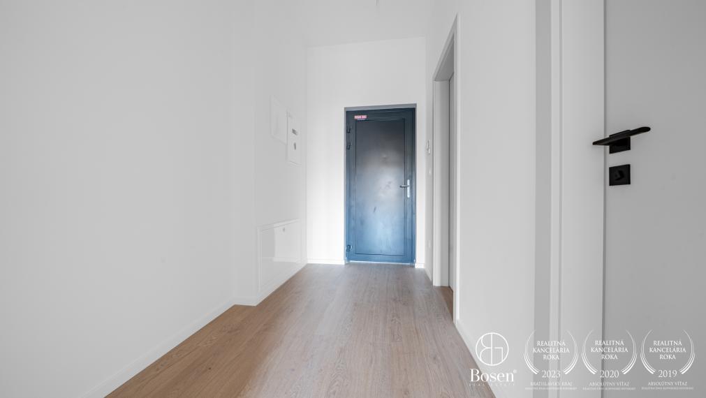 Bosen / 4 izbový byt s terasou a krásnym výhľadom na les