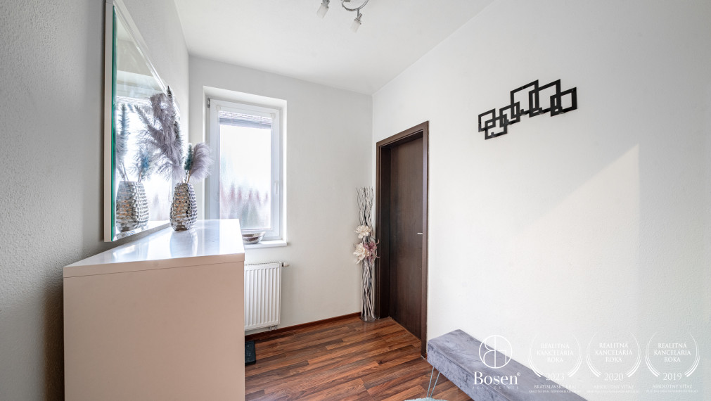BOSEN|3-izb.byt s garážou, šatníkom a pracovňou v Bratislave