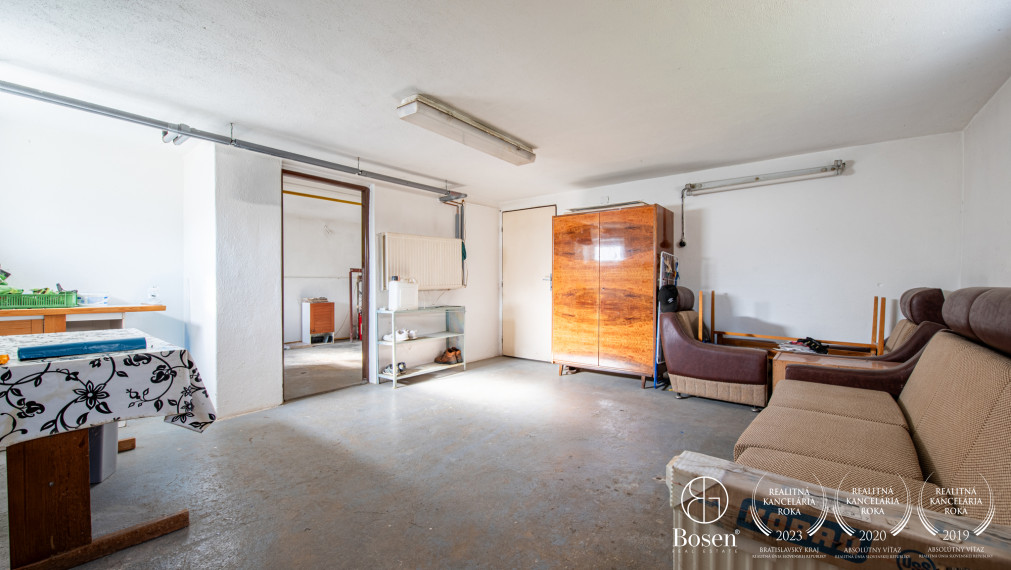 BOSEN | Na predaj rodinný dom s pozemkom o výmere 1967m²- Bánovce nad Bebravou