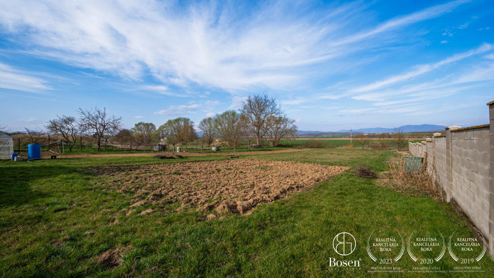 BOSEN | Na predaj rodinný dom s pozemkom o výmere 1967m²- Bánovce nad Bebravou