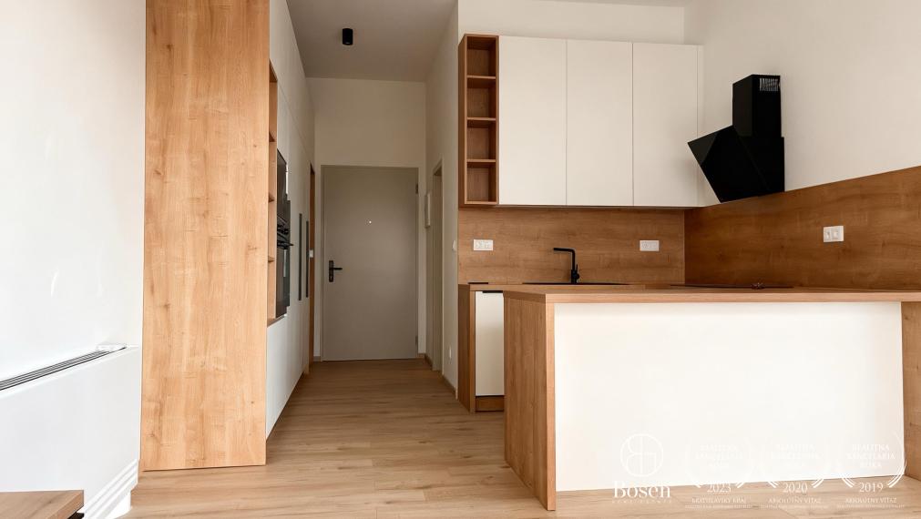 LOYALTERS | Na predaj 1 izbový byt s predzáhradkou a garážovým státím v novostavbe - Rovinka