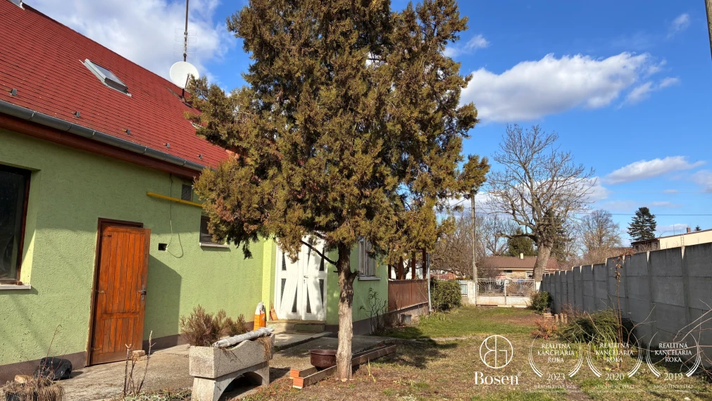 LOYALTERS | Na predaj rodinný dom s veľkým pozemkom - Hviezdoslavov