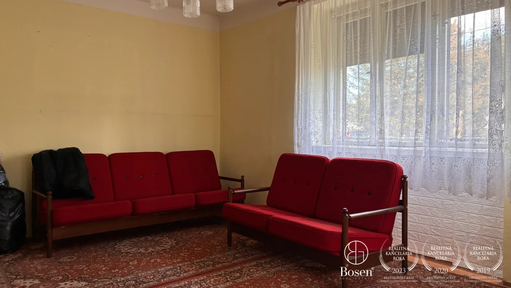 LOYALTERS | Na predaj rodinný dom s veľkým pozemkom - Hviezdoslavov