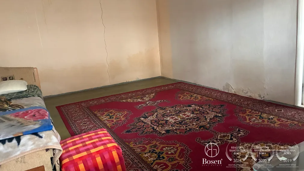 LOYALTERS | Na predaj rodinný dom s veľkým pozemkom - Hviezdoslavov