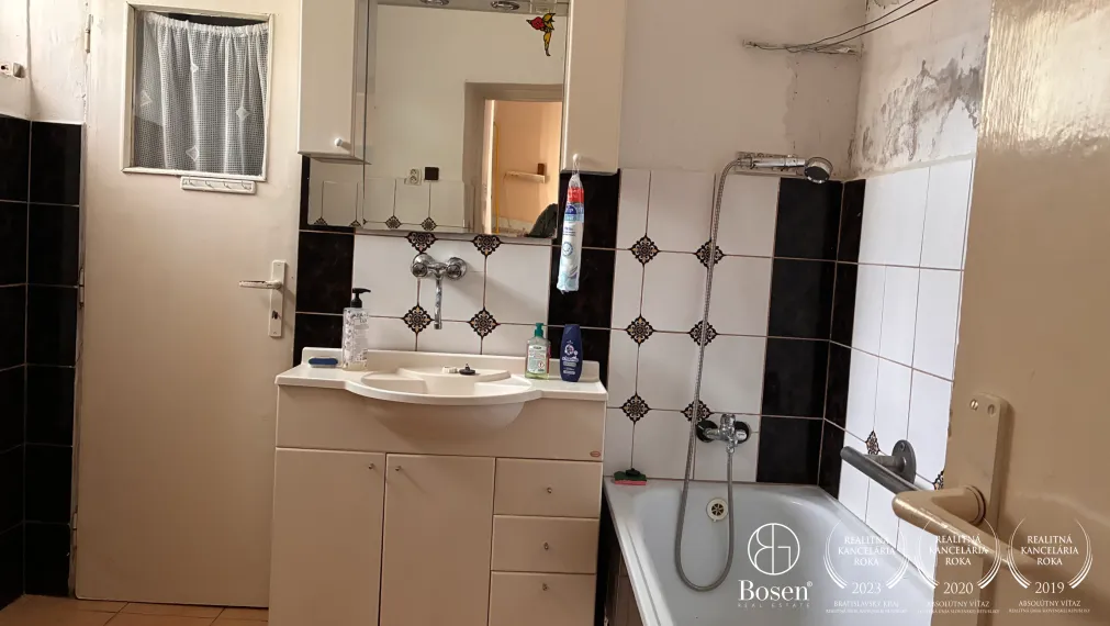 LOYALTERS | Na predaj rodinný dom s veľkým pozemkom - Hviezdoslavov