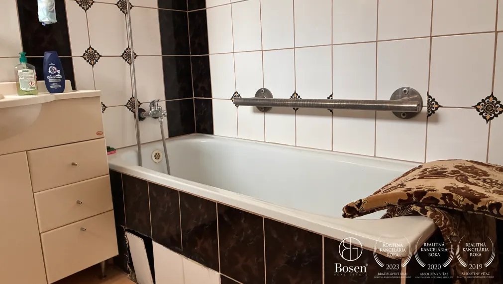 LOYALTERS | Na predaj rodinný dom s veľkým pozemkom - Hviezdoslavov