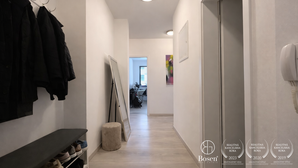 BOSEN | Na prenájom 3i byt v centre mesta s parkingom - Olbrachtova ulica