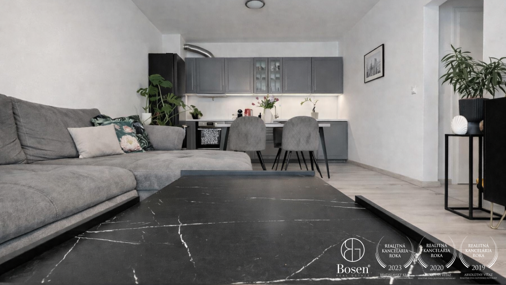 BOSEN | Na prenájom 3i byt v centre mesta s parkingom - Olbrachtova ulica