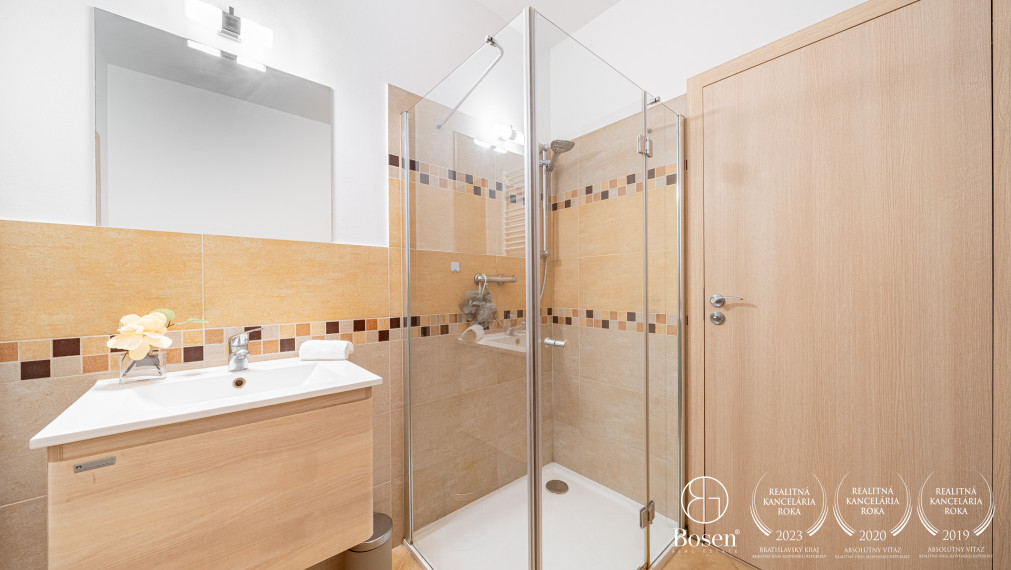 BOSEN| Nadštandardný 6-izbový rodinný dom v tichej lokalite Malé Vinice