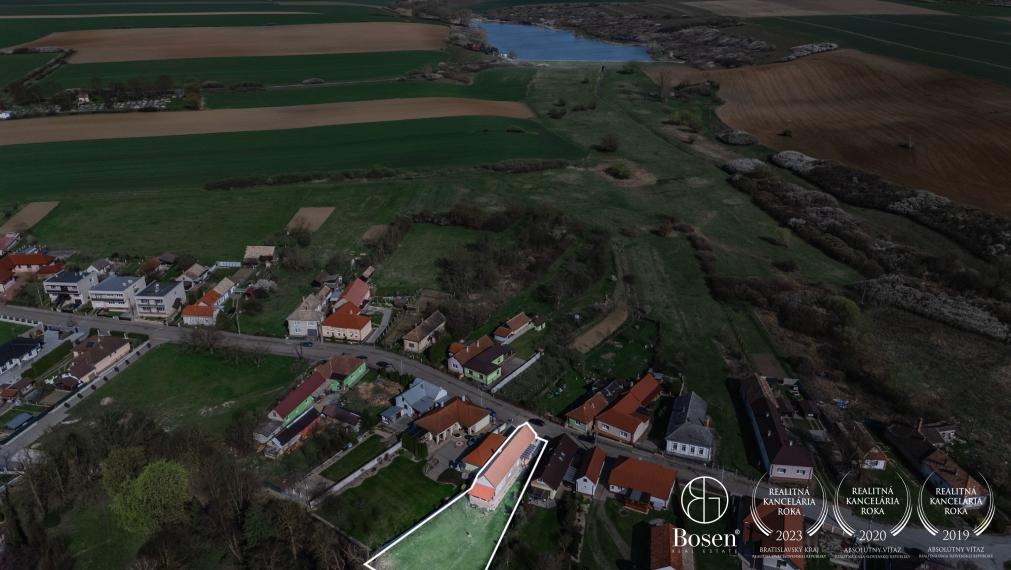 BOSEN | Rodinný dom s vidieckym nádychom v obci Číž, 1009m2
