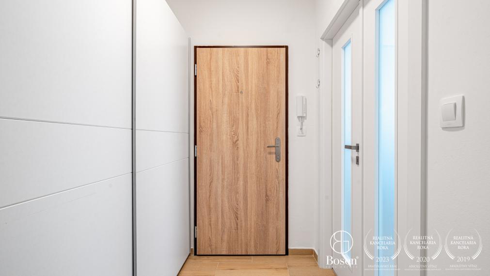 BOSEN | Svetlý 1 izbový byt s balkónom - zariadený, 36,38 m2