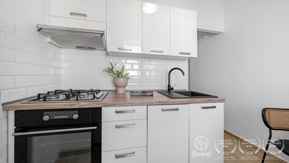 BOSEN | Svetlý 1 izbový byt s balkónom - zariadený, 36,38 m2