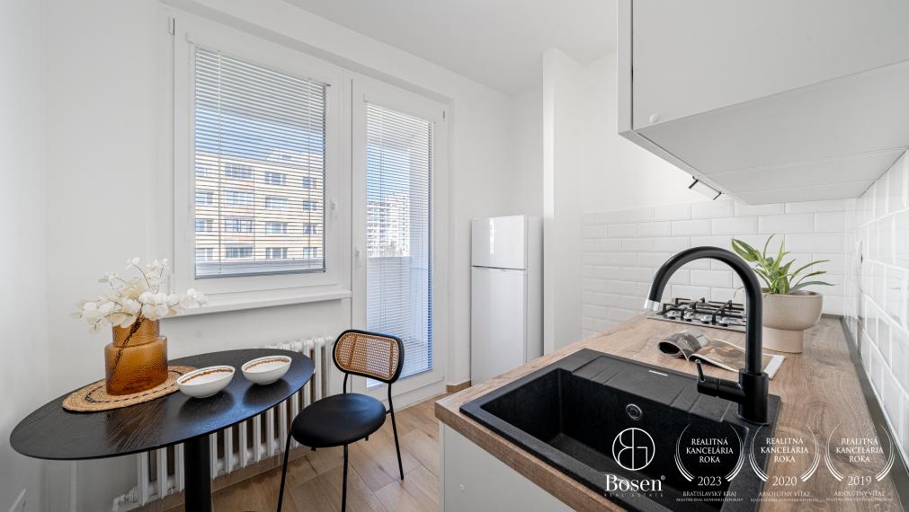 BOSEN | Svetlý 1 izbový byt s balkónom - zariadený, 36,38 m2