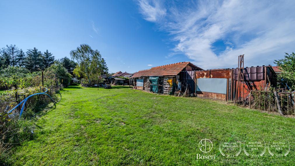 BOSEN | Rodinný dom s veľkou záhradou o výmere 5030 m2