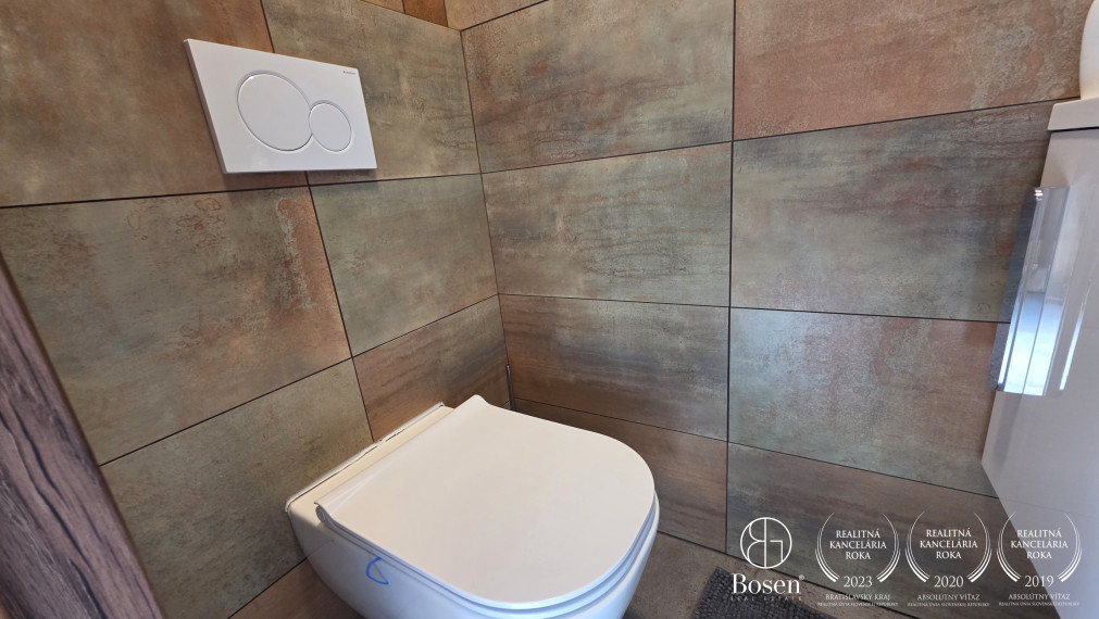 BOSEN | Rodinný dom so súkromným jazerom a bazénom v Trstenej na Ostrove