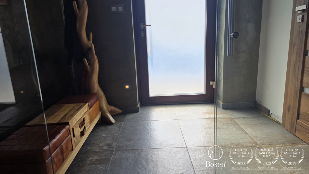 BOSEN | Rodinný dom so súkromným jazerom a bazénom v Trstenej na Ostrove