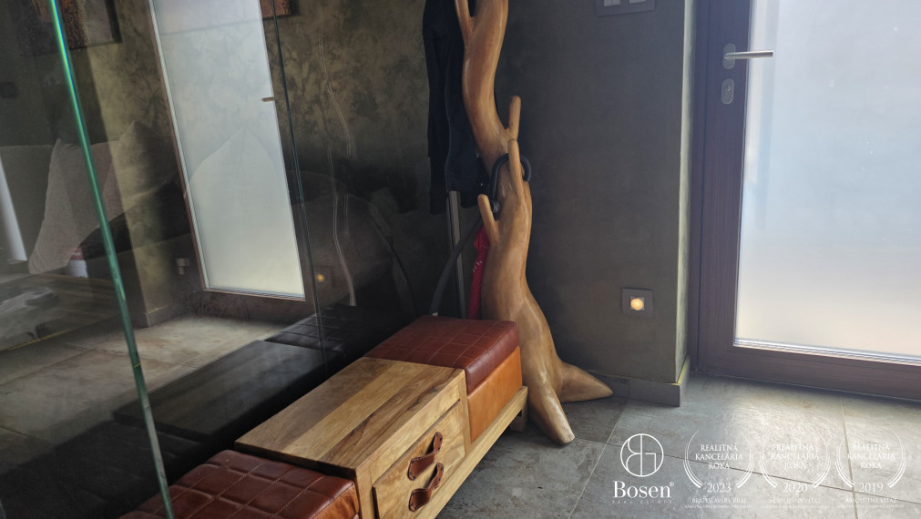 BOSEN | Rodinný dom so súkromným jazerom a bazénom v Trstenej na Ostrove