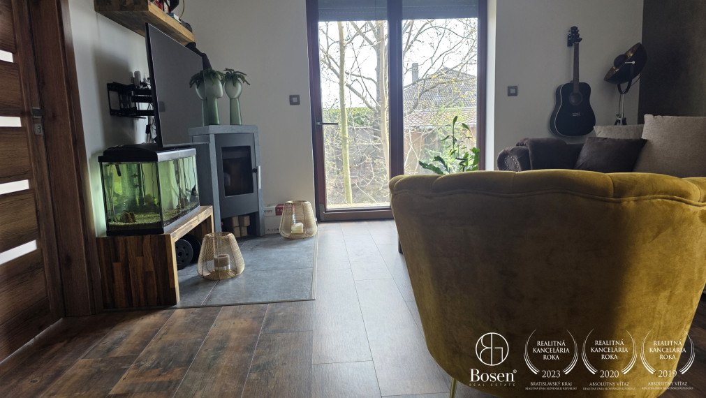 BOSEN | Rodinný dom so súkromným jazerom a bazénom v Trstenej na Ostrove