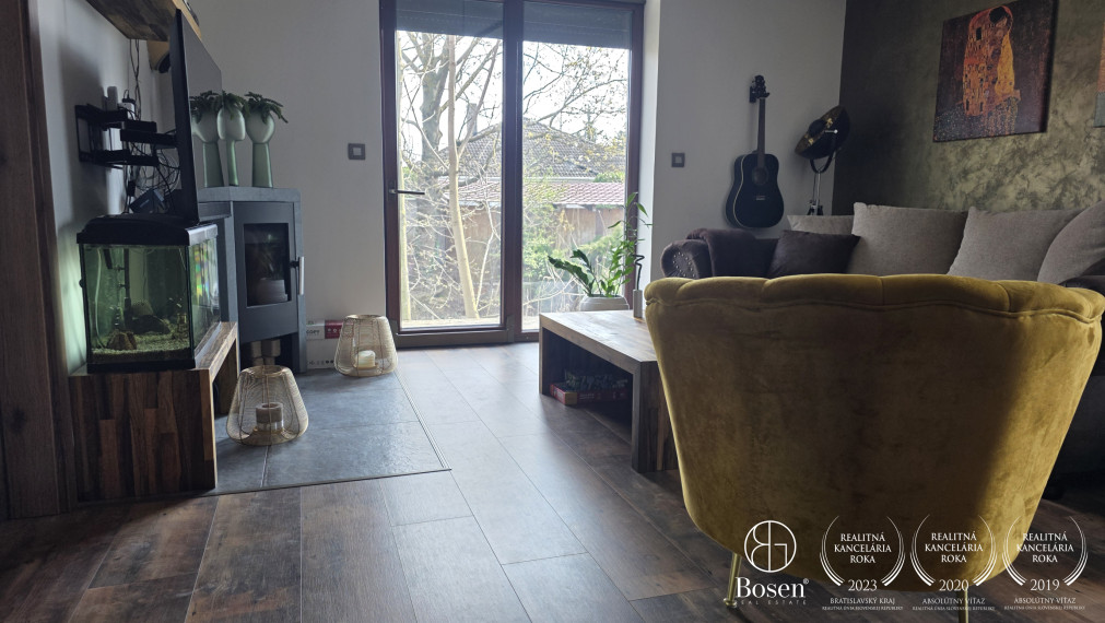 BOSEN | Rodinný dom so súkromným jazerom a bazénom v Trstenej na Ostrove