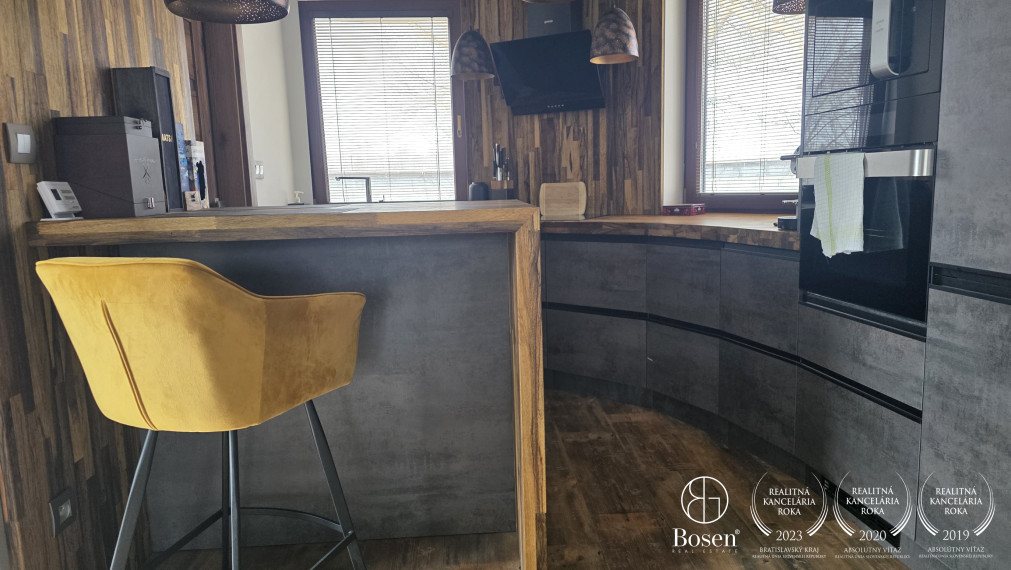 BOSEN | Rodinný dom so súkromným jazerom a bazénom v Trstenej na Ostrove