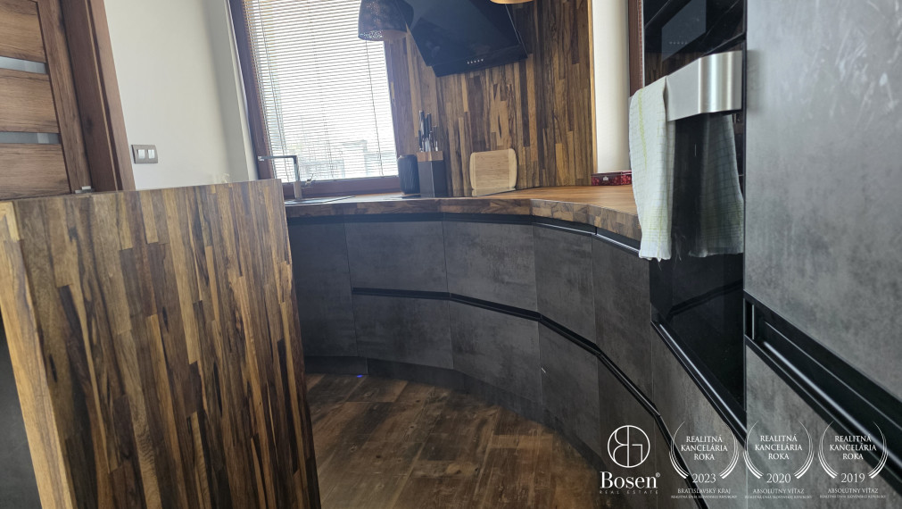 BOSEN | Rodinný dom so súkromným jazerom a bazénom v Trstenej na Ostrove