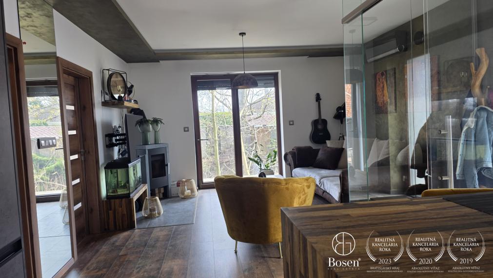 BOSEN | Rodinný dom so súkromným jazerom a bazénom v Trstenej na Ostrove