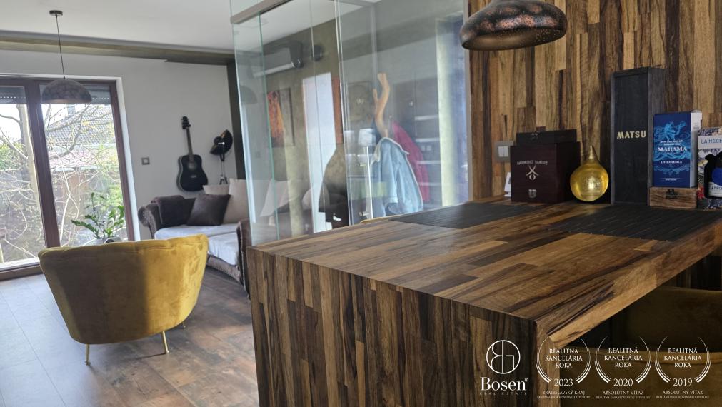 BOSEN | Rodinný dom so súkromným jazerom a bazénom v Trstenej na Ostrove