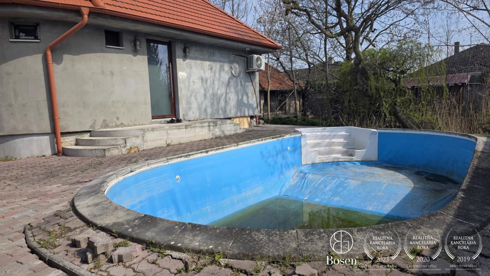 BOSEN | Rodinný dom so súkromným jazerom a bazénom v Trstenej na Ostrove