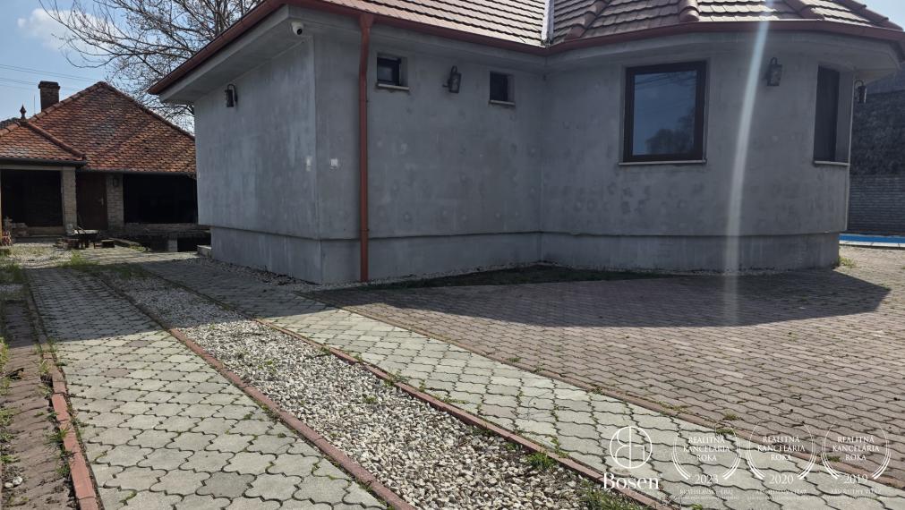 BOSEN | Rodinný dom so súkromným jazerom a bazénom v Trstenej na Ostrove