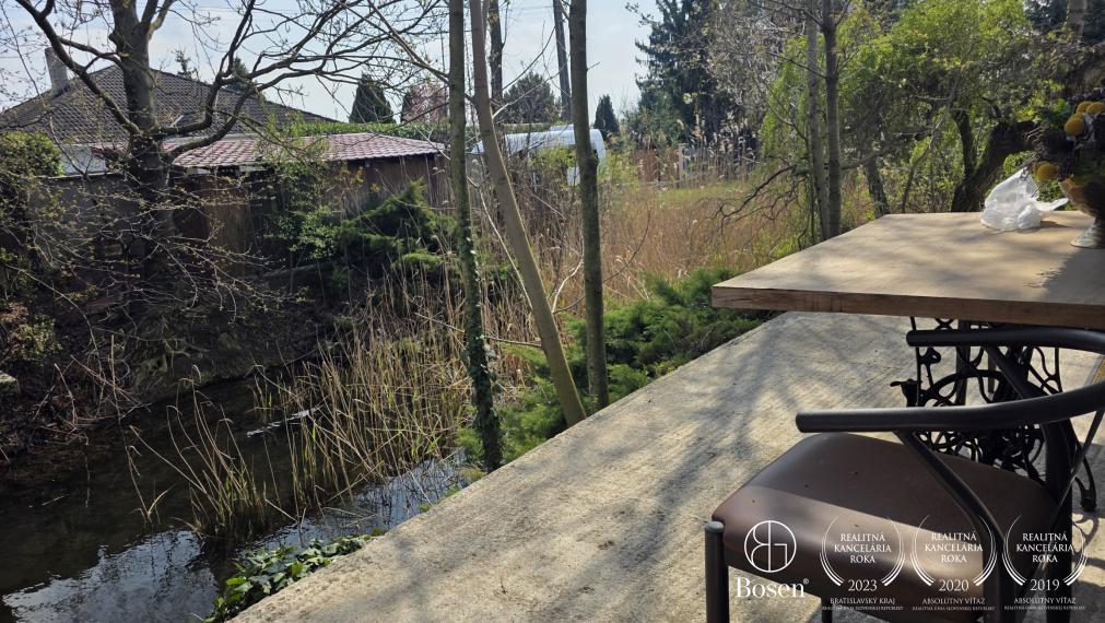 BOSEN | Rodinný dom so súkromným jazerom a bazénom v Trstenej na Ostrove