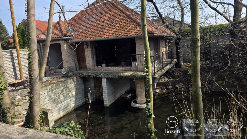 BOSEN | Rodinný dom so súkromným jazerom a bazénom v Trstenej na Ostrove