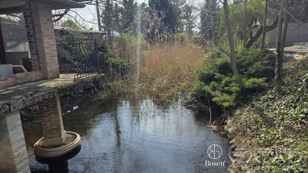 BOSEN | Rodinný dom so súkromným jazerom a bazénom v Trstenej na Ostrove