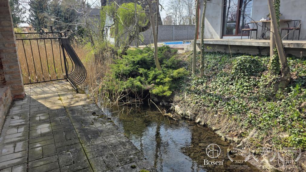 BOSEN | Rodinný dom so súkromným jazerom a bazénom v Trstenej na Ostrove