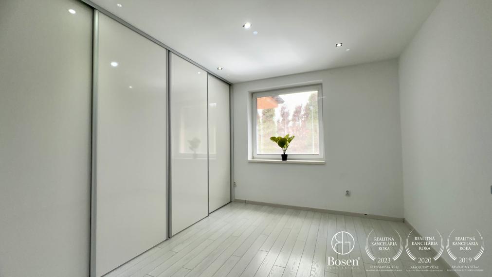 BOSEN | Nadštandardný 4-izbový rodinný dom s vedľajšou budovou v obci Trstice