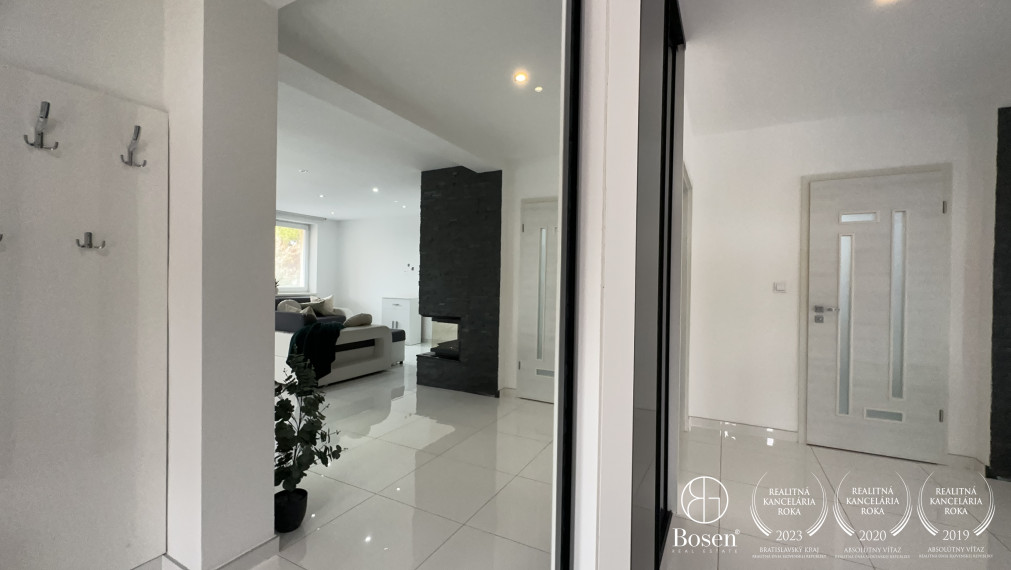 BOSEN | Nadštandardný 4-izbový rodinný dom s vedľajšou budovou v obci Trstice