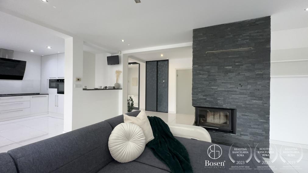 BOSEN | Nadštandardný 4-izbový rodinný dom s vedľajšou budovou v obci Trstice