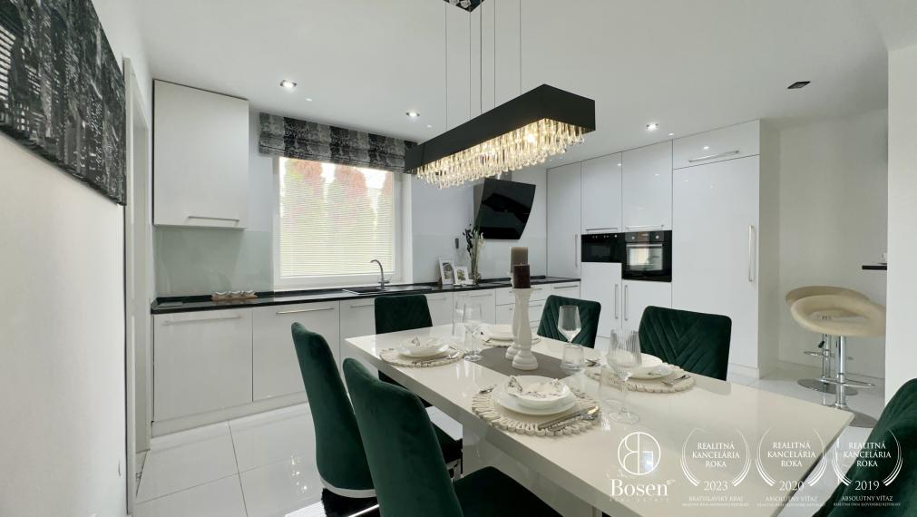 BOSEN | Nadštandardný 4-izbový rodinný dom s vedľajšou budovou v obci Trstice